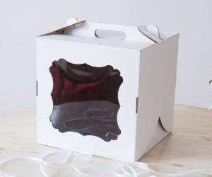 Коробка чемодан с окном 300х300х200